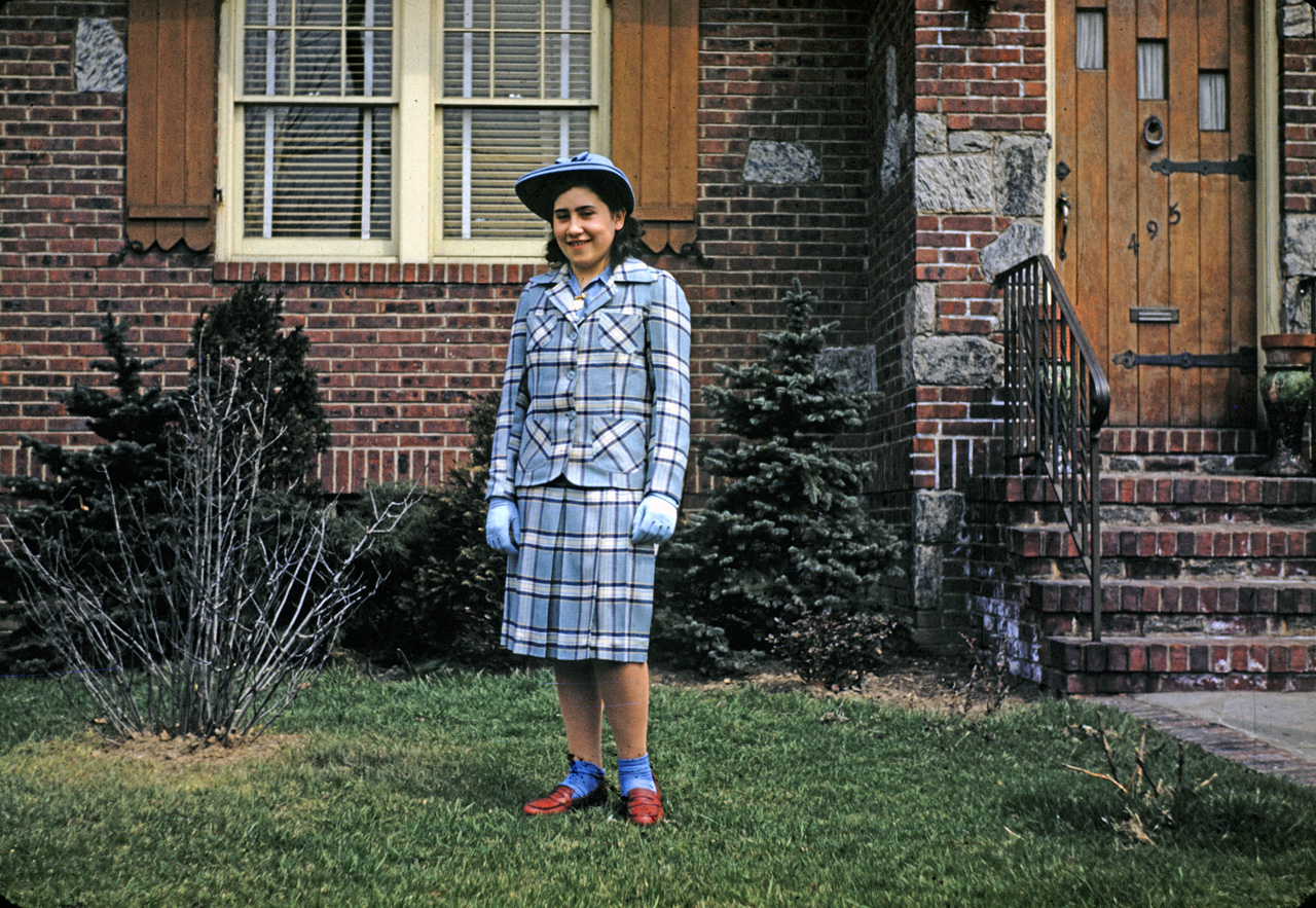 42-04-05, 06, Easter, Mildred Lauria