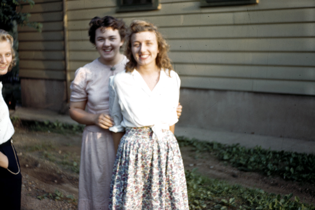 42-06-21, 08, Dot Bemer, Doris and Alice Klingelstein