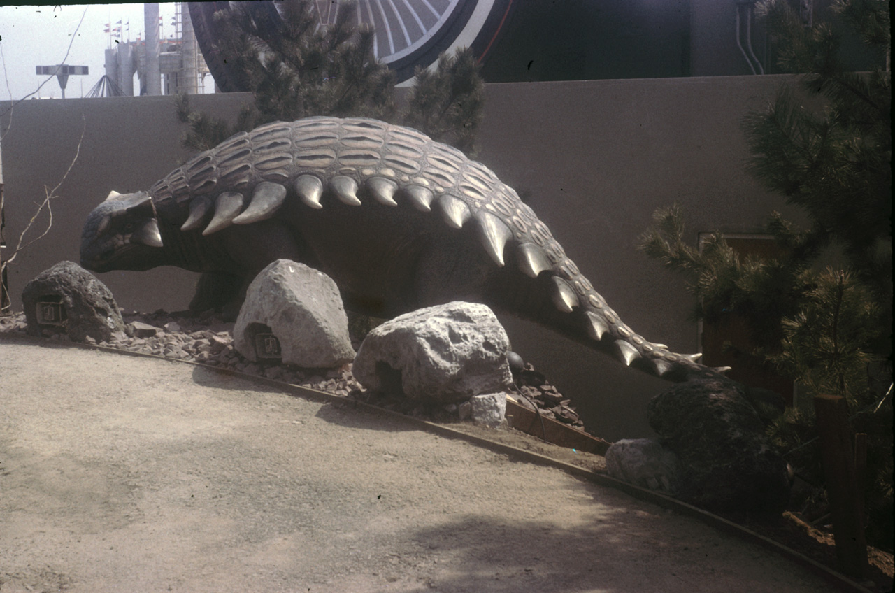 64-03-24, 20, World's Fair, under construction