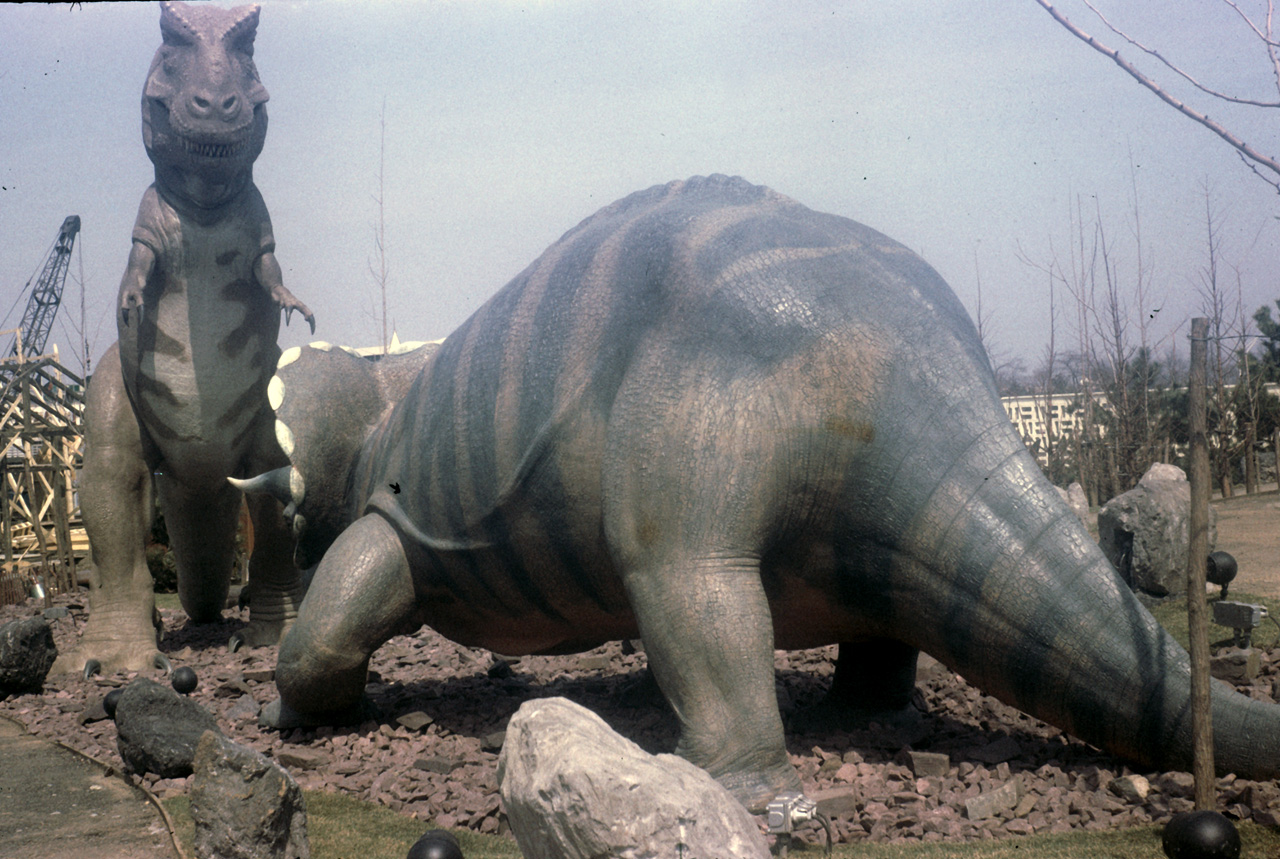 64-03-24, 21, World's Fair, under construction