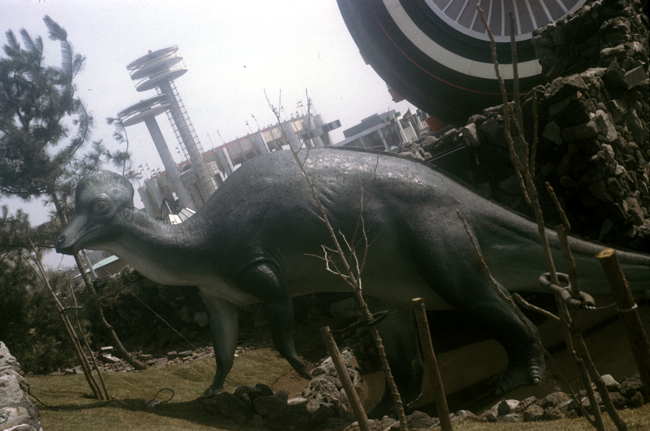 64-03-24, 22, World's Fair, under construction