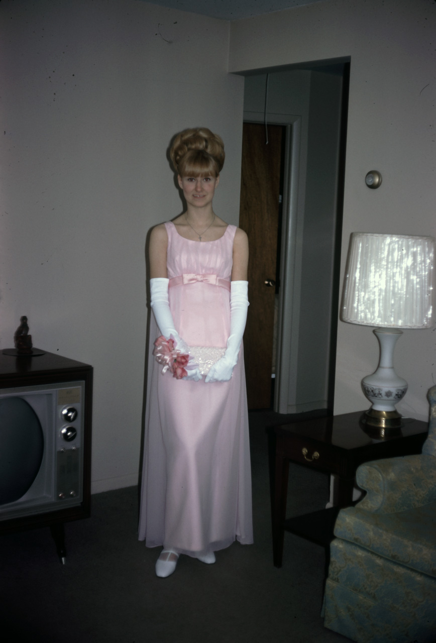 68-03-22, 03, Senior Ball, Carol, Saddle Brook, NJ