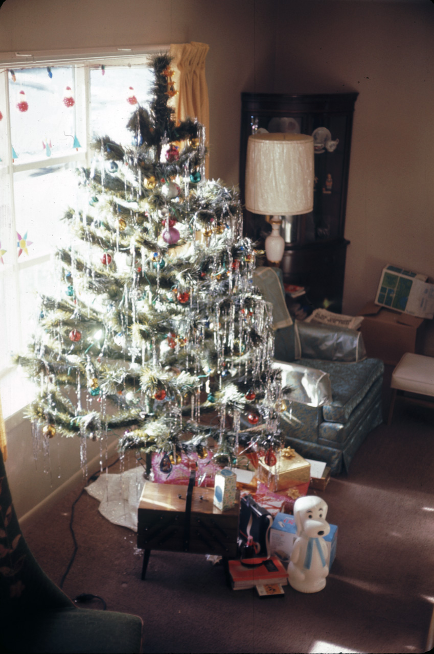 69-12-25, 05, Christmas, Saddle Brook, NJ