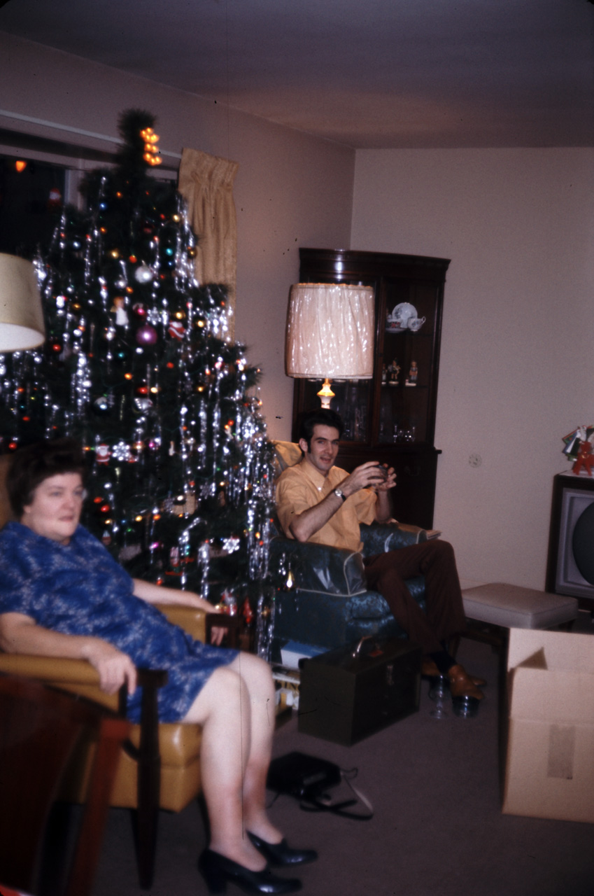 69-12-25, 08, Christmas, Saddle Brook, NJ
